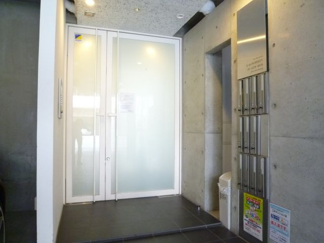 Casa Y Nanbaのエントランス