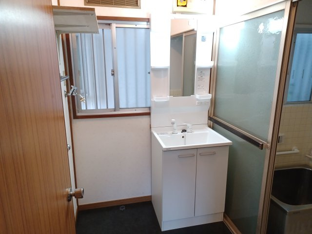 滑川町羽尾4942-83貸家の洗面所|使いやすい洗面所です