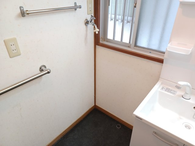 滑川町羽尾4942-83貸家の設備|室内洗濯機置き場