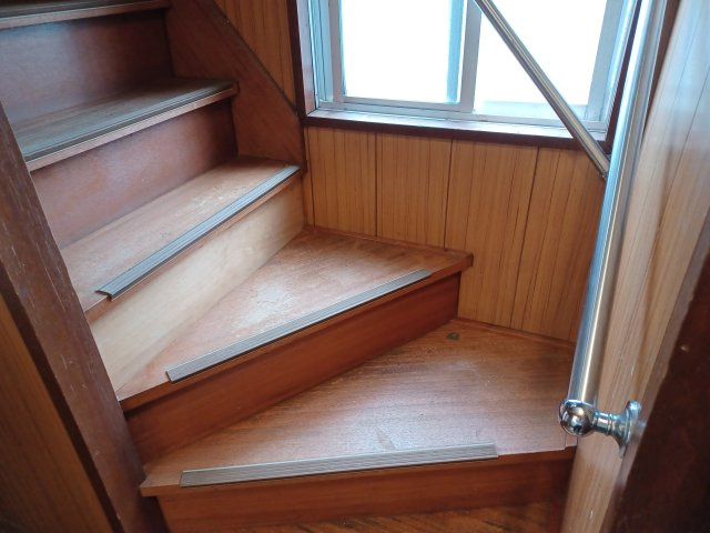 滑川町羽尾4942-83貸家の内装|階段