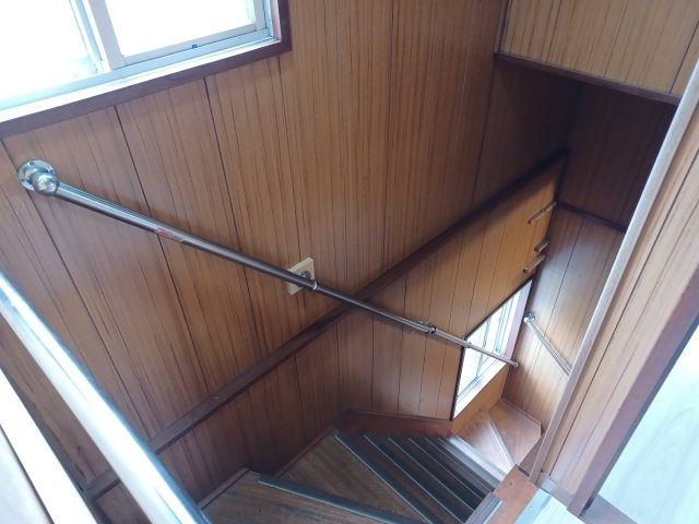 滑川町羽尾4942-83貸家の内装|階段