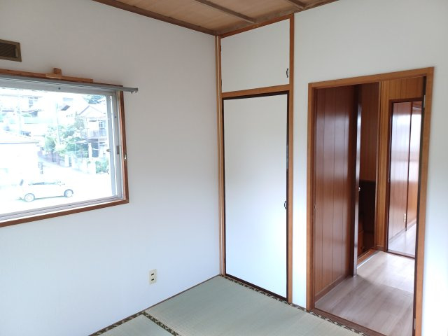 滑川町羽尾4942-83貸家の和室|収納スペースもございます