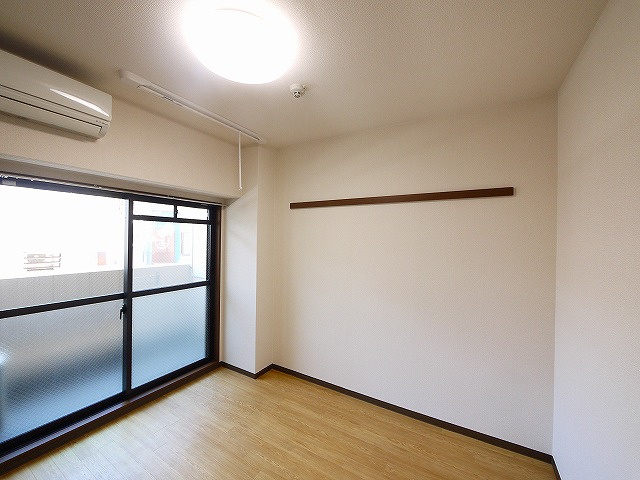 コーポひろおかの洋室