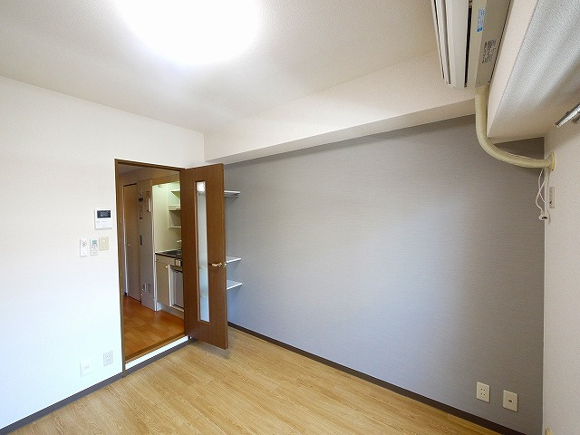 コーポひろおかの洋室