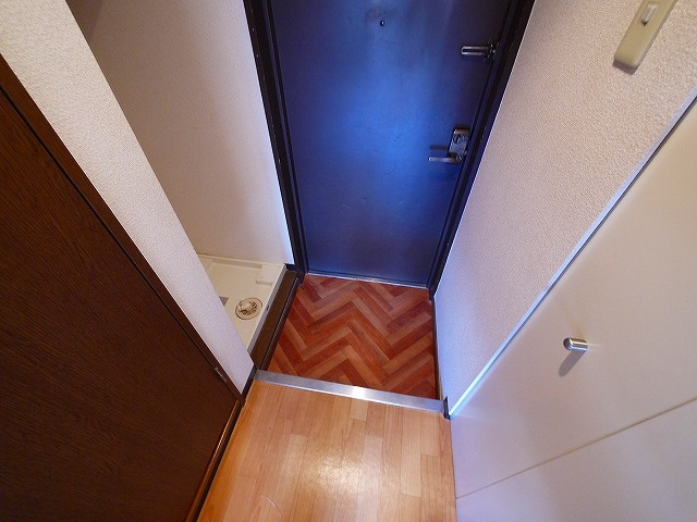 コーポひろおかの玄関