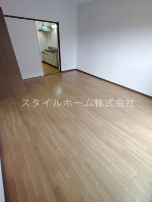 【居間・リビング】 | ベルデパルク | 別部屋写真です。