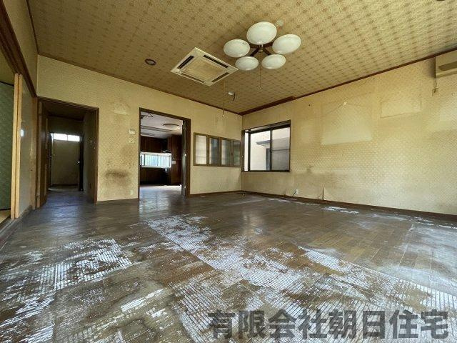 【居間・リビング】 | 東津田町中古・事務所