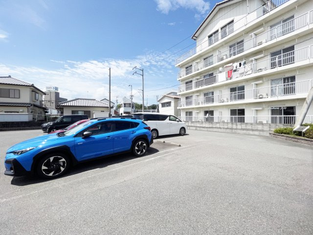 マルハⅡ番館の駐車場