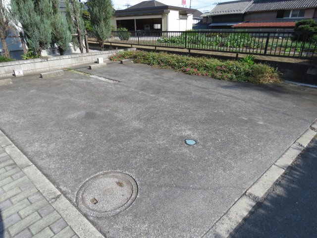 岸ハイツの駐車場