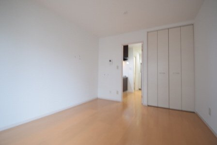 ＬＥＯ弐拾六番館の居間・リビング|フローリング綺麗です