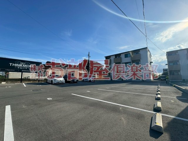 T-Regno野伏間B棟の駐車場|駐車スペースもあります