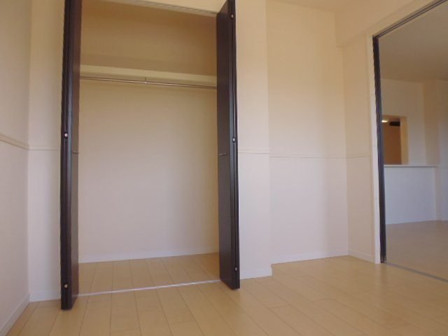 倉敷市福田町古新田のアパートの洋室