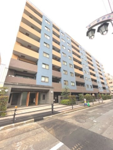 【外観】 | ルピナス国立ステーションスクエア | 【 Appearance 】
その壮大な佇まいは、居住者の健やかな生活をしっかりと守ってくれています。ここで過ごした日々の思い出は、かけがえのない宝物になります。