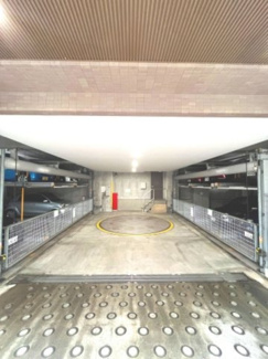 【駐車場】 | 【 others 】
敷地内機械式駐車場です。