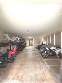 【駐車場】 | 【 others 】
バイク置き場も完備されています。