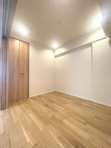 【洋室】 | ルピナス国立ステーションスクエア | 【 Room 】
時間を忘れて好きなことに没頭できる空間。自分のライフスタイルに合わせ、レイアウトをするのも一つの楽しみです。休息はもちろん、自分を成長させるきっかけに。