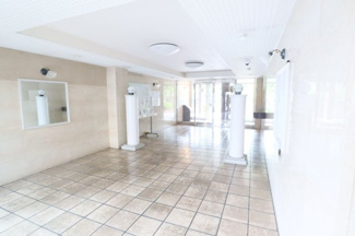 【エントランス】 | 外と内をつなぐエントランスは、まさに顔となる場所。格調高い雰囲気を漂わせて上質な空間を作り出します