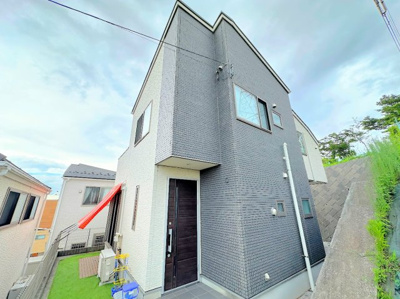 【外観】 | ◆◇鴨居２丁目　中古戸建◇◆ | ◆一戸建てを中心とした街並みが整然と続き、周辺は高い建物が建っていないので、緑の多い閑静な趣を感じる環境です。街並みや周辺環境も重要なポイントです！！