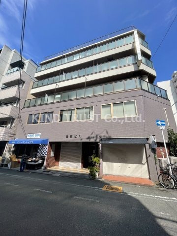 第1渡部ビルの外観|落ち着いた雰囲気の外観です