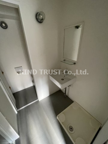 第1渡部ビルの洗面所|忙しい朝には欠かせない洗面所です