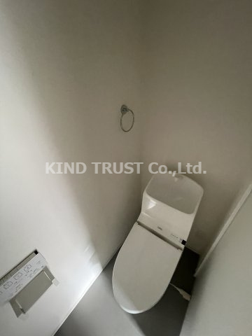 第1渡部ビルのトイレ|落ち着いた色調のトイレです