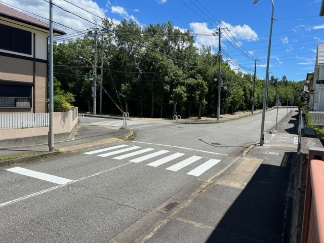 神戸市北区西山１丁目　中古戸建の前面道路含む現地写真