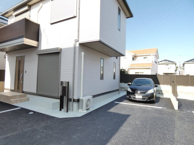 コンフォート日輪寺の駐車場