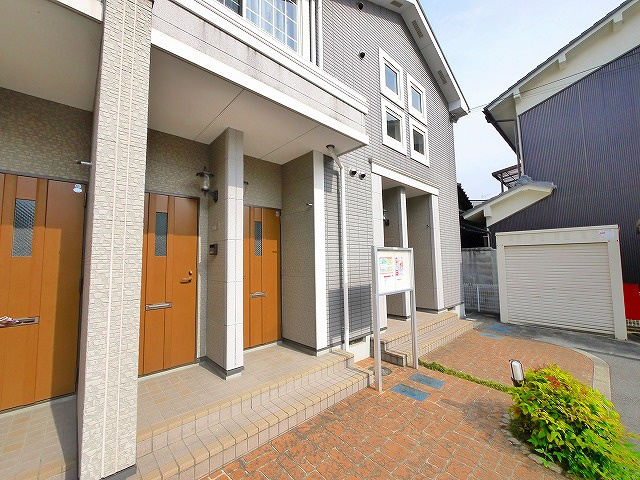 フォーリアのその他共用部分|清潔なエントランスです