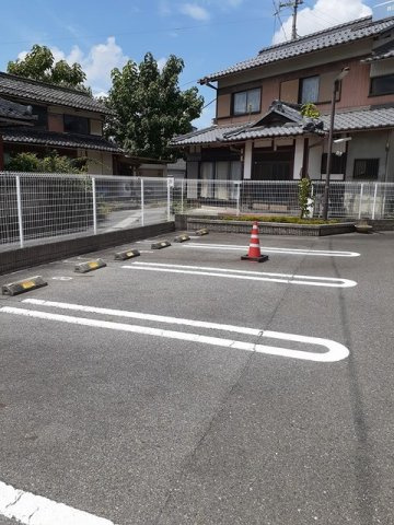 メゾン　やわらぎの駐車場