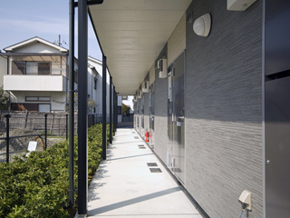 レオパレス狭山池のエントランス