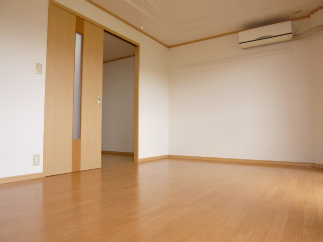 グランドハイム福田の洋室