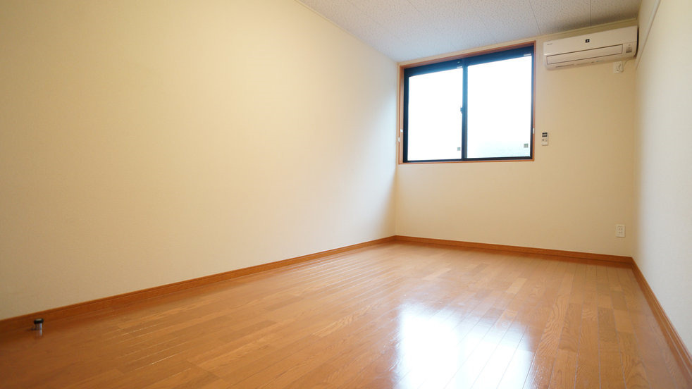 レオパレスプリムローズの洋室