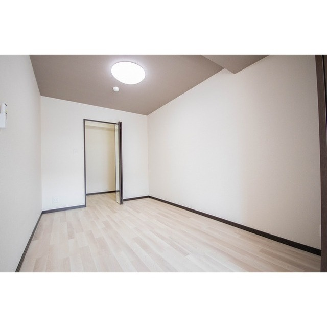 プレステージ坂本の洋室