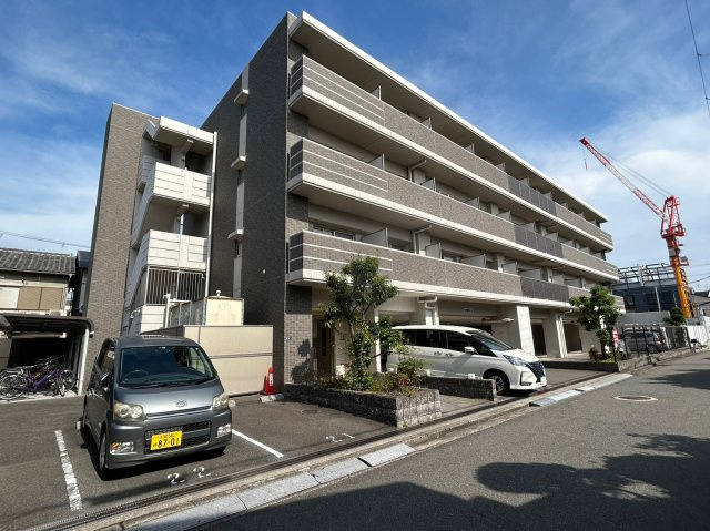 ライトステージ　モータープールの外観