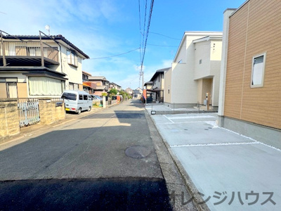 【前面道路含む現地写真】 | 愛甲郡愛川町春日台5丁目　新築分譲住宅　全2棟 | 写真撮影【2023.11】