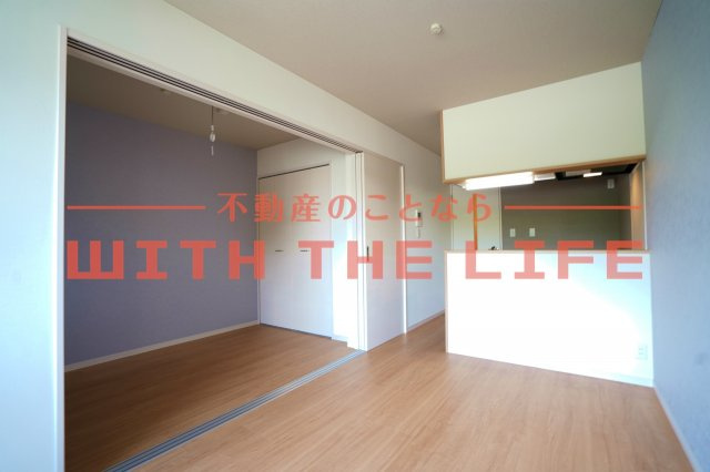 サニーヒル旗崎【10,000円キャッシュバック対象物件】の内装|明るい色調の室内です