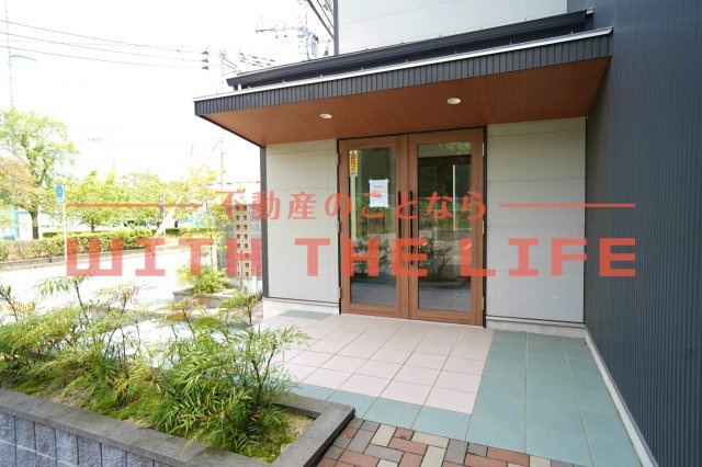 サニーヒル旗崎【10,000円キャッシュバック対象物件】のエントランス|落ち着いたエントランスです