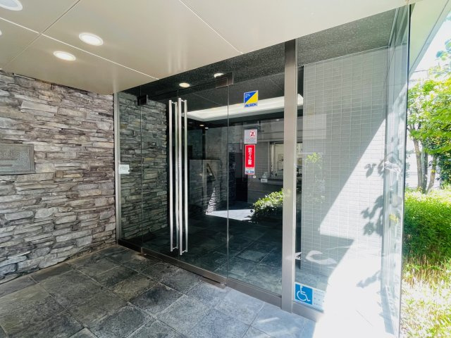 セレビア新宿御苑前のエントランス