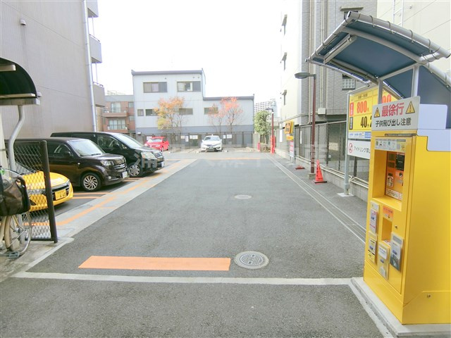 タートル仲六郷の駐車場