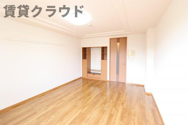 リバパレス蘇我の寝室|広くて明るい寝室