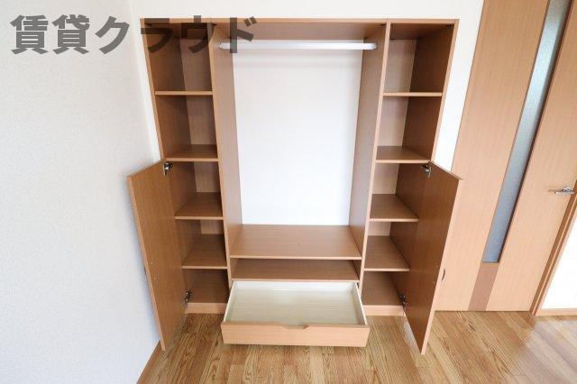 リバパレス蘇我の収納|明るい室内です