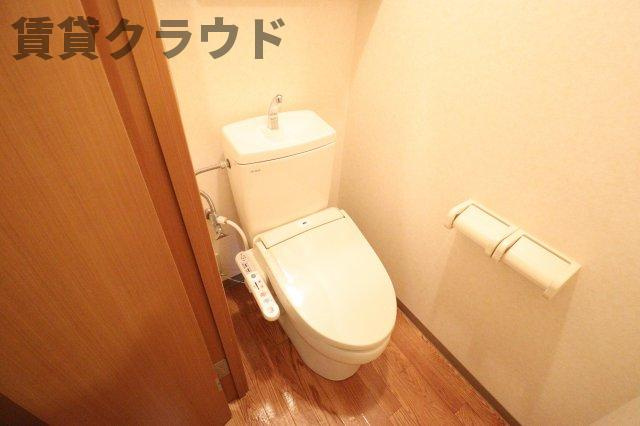 リバパレス蘇我のトイレ|広くて明るい寝室