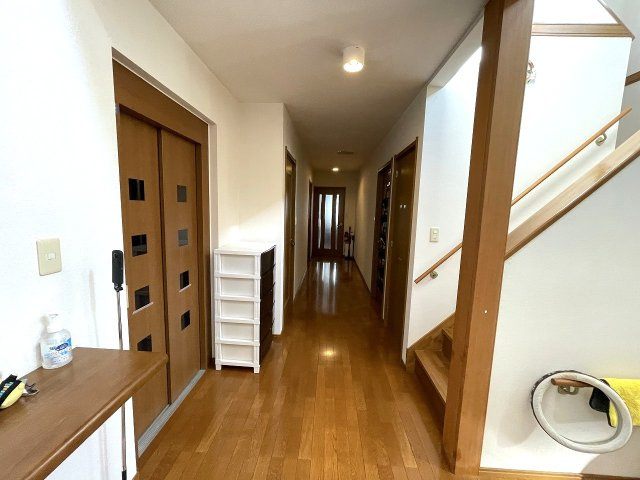 【内装】 | ○●小田原市酒匂1丁目 中古戸建●○ | 【内装】1階廊下部分。