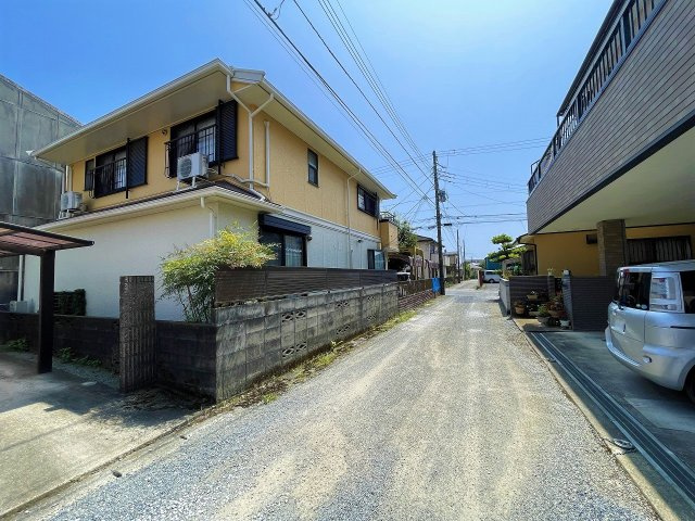【前面道路含む現地写真】 | ○●小田原市酒匂1丁目 中古戸建●○ | 【前面道路】閑静な住宅地に立地しています。