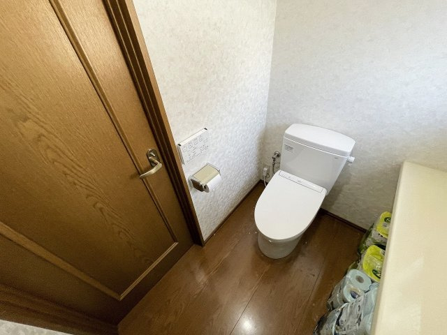 【トイレ】 | ○●小田原市酒匂1丁目 中古戸建●○ | 【トイレ】各階にトイレが設置されています。
