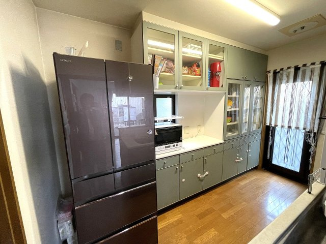 【キッチン】 | ○●小田原市酒匂1丁目 中古戸建●○ | 【キッチン】ゴミ出しにも便利な勝手口があります。