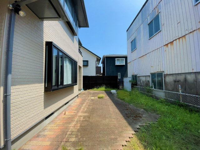 【庭】 | ○●小田原市酒匂1丁目 中古戸建●○ | 【庭】ガーデニングや夏にはお子様のプールなどで遊べる広々としたお庭。