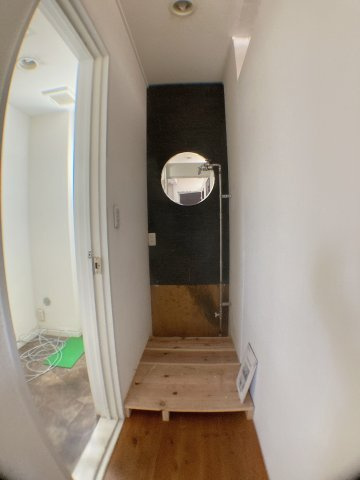 雁宿町店舗の玄関