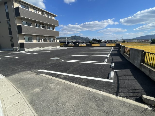 アイリスガーデンの駐車場