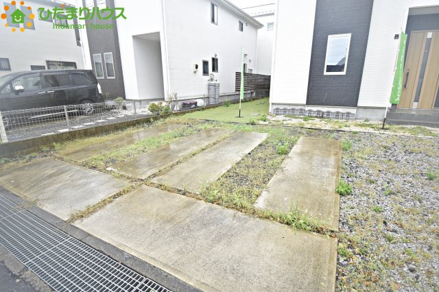 蓮田市西城2丁目　中古一戸建ての駐車場